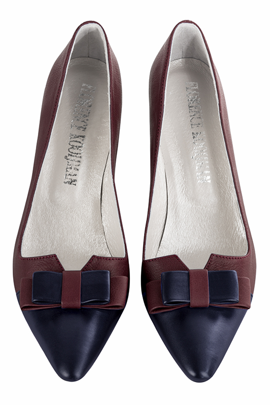 Navy blue and burgundy red women's dress pumps, with a knot on the front. Tapered toe. High slim heel. Top view - Florence KOOIJMAN